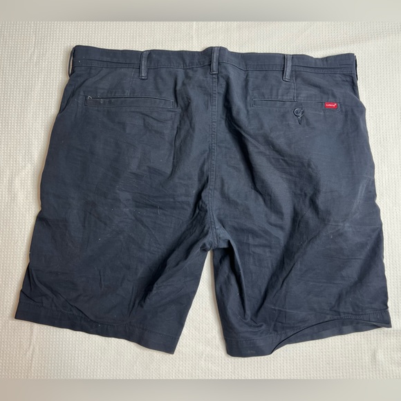 Men’s Levi’s Khaki Shorts - Picture 2 of 2